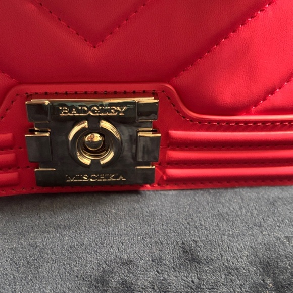 NWT!! Badgley Mischka Hot Pink Quilted Crossbody With Adjustable Strap Bag - Picture 4 of 6